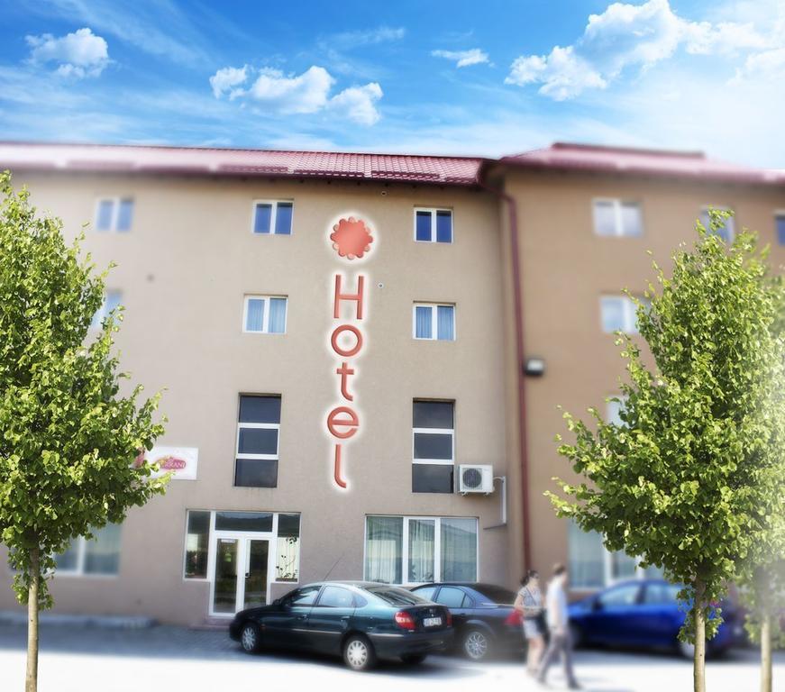 Pensiunea Vidcom Floreşti エクステリア 写真
